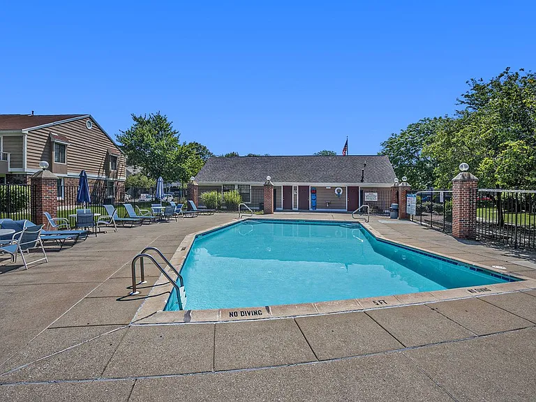 Hampton Lakes Apartments — Photo 35
