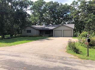 1128 Oakwood Ln, Elkhorn, WI 53121