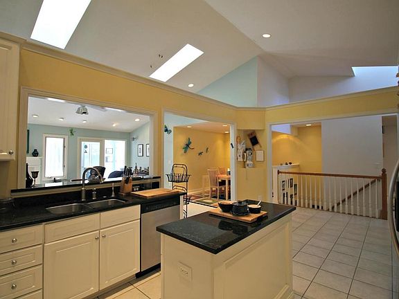 3rd image of 507 Mechwart Pl
