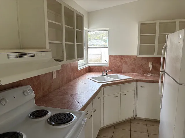 6441 Holiday Dr — Photo 12