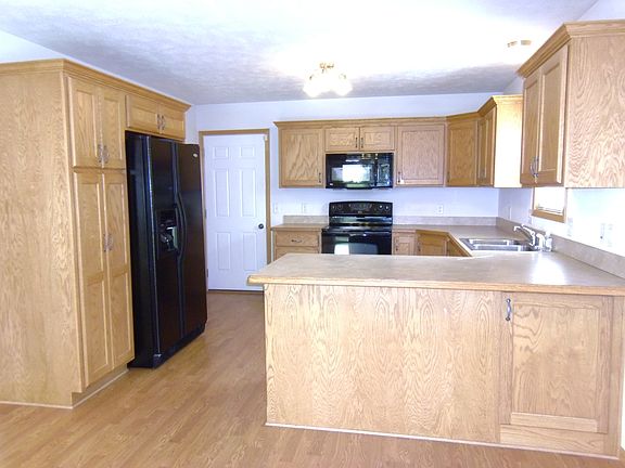 Kitchen with Breakfast Bar