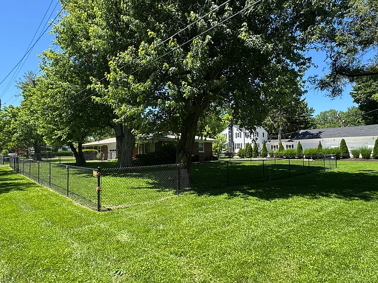 910 Gilbert Ave — Photo 3