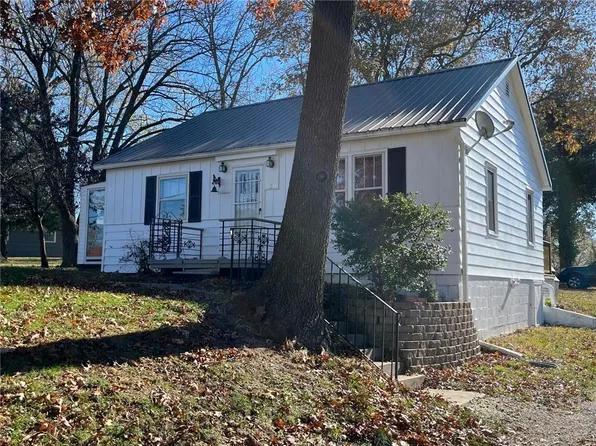 7247 NW Lingley Dr, Parkville, MO 64152