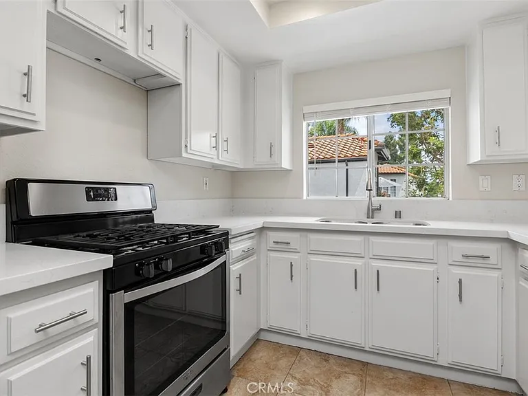 27341 Ryan Dr — Photo 14