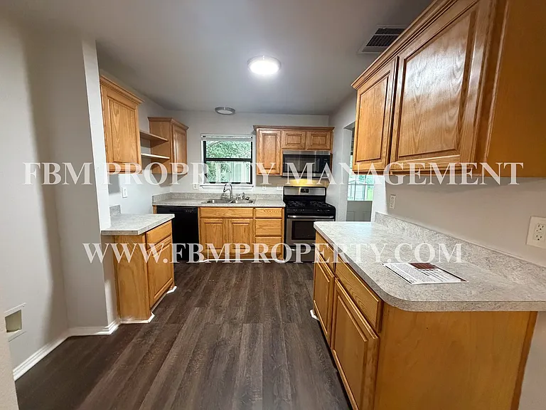 108 Sunset Cir — Photo 9
