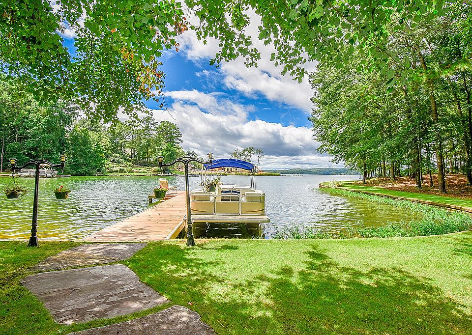 1st image of 1850 River Oaks Dr