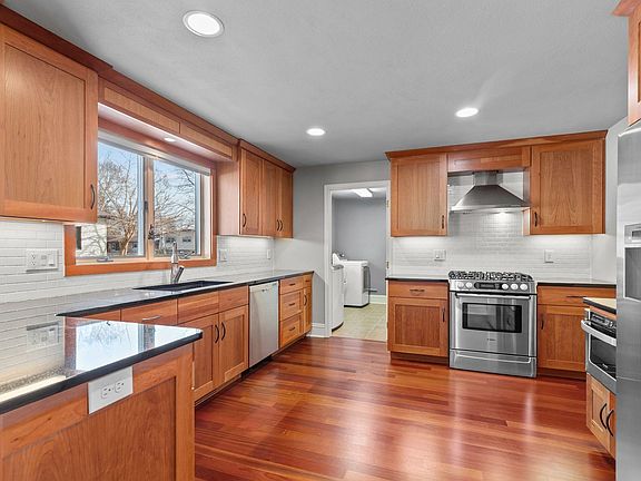 4th image of 2134 Sunrise Dr