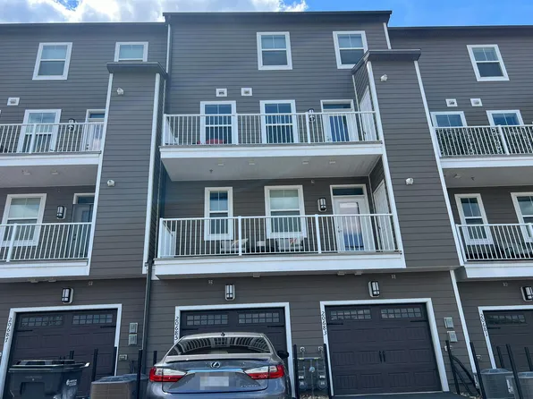 20685 Heron Landing Dr, Sterling, VA 20166
