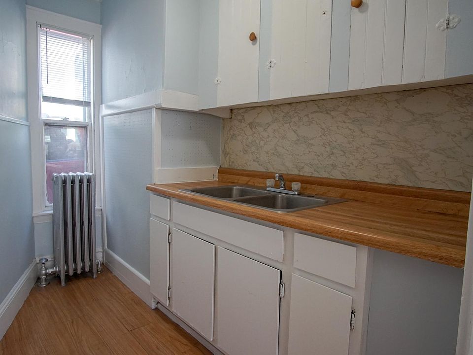 Butler's pantry - backsplash and countertop have been updated!