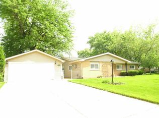 1402 Sequoia Ln, Darien, IL 60561