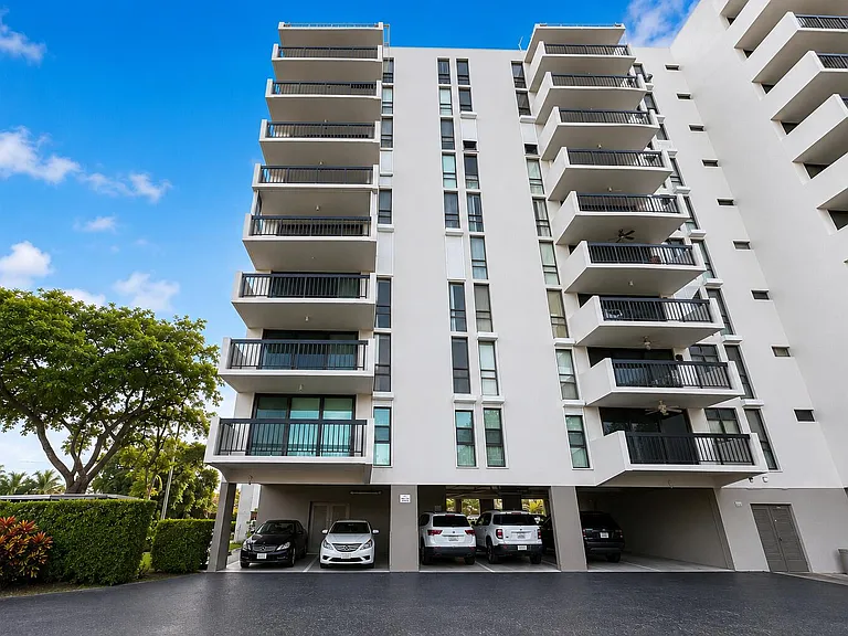 4800 Bayview Dr #306 — Photo 30