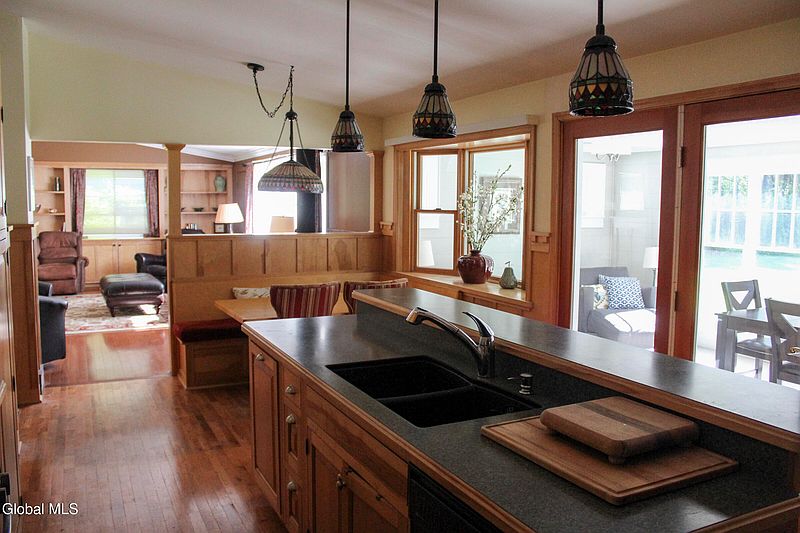 3rd image of 11 Hughes Court