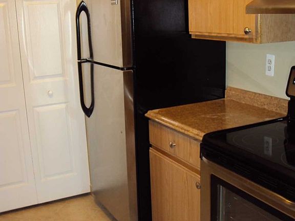 4th image of 25 Crest St APT 105