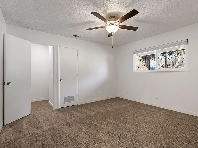 Sheridan Square Apartments — Photo 15