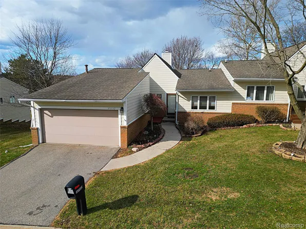 35132 Meadow Ln #37, Farmington, MI 48335