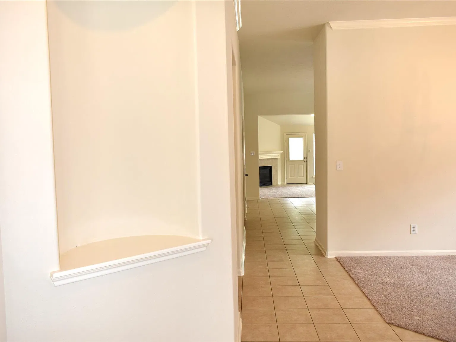 3 bed, 2.0 bath, 1972 sqft, $2,250 — Photo 2