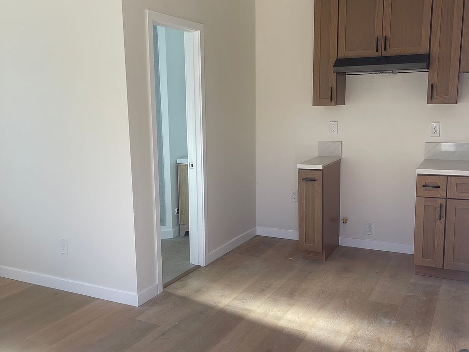 1st image of 1745 W Colegrove Ave #1