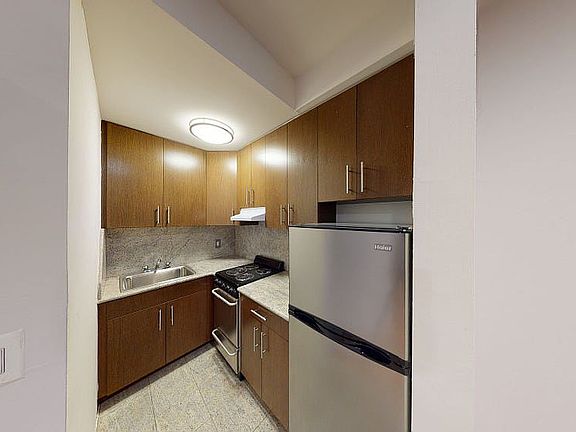 4th image of 284 Mott St APT 1N