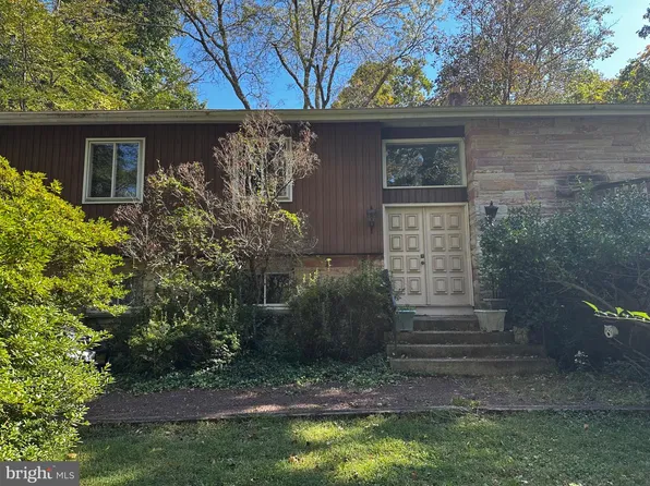 66 Jacobs Creek Rd, Ewing, NJ 08628