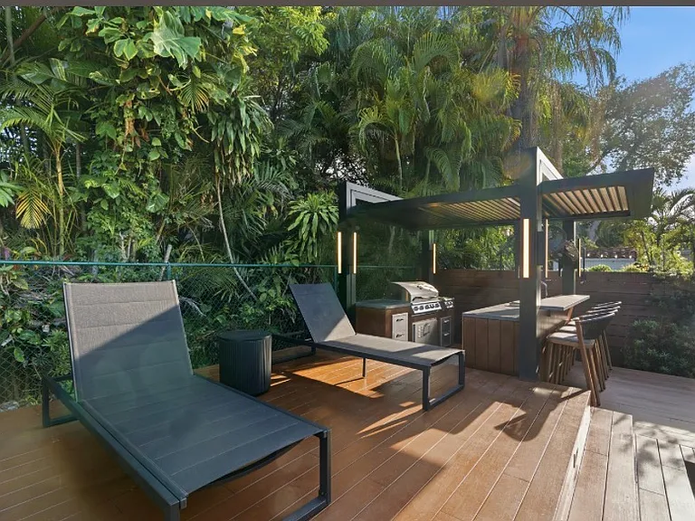 4628 SW 10th St — Photo 13