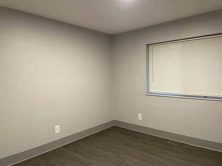 Apartment off 28th and Clyde Park Available — Photo 104