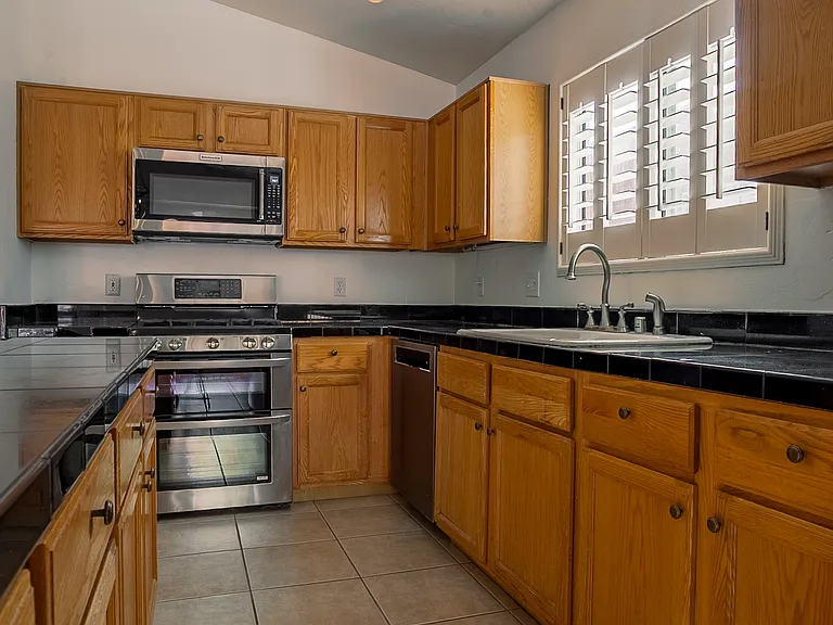 685 W Placita Vega Vis — Photo 10