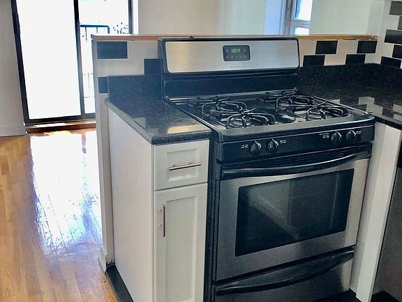 3rd image of 105 W 78th St #3Z
