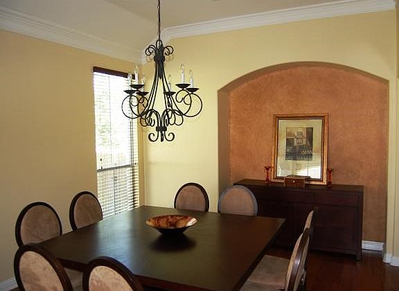 Dining Room : Formal dining area has hardwood floors, crown molding, and a niche for your favorite china cabinet.