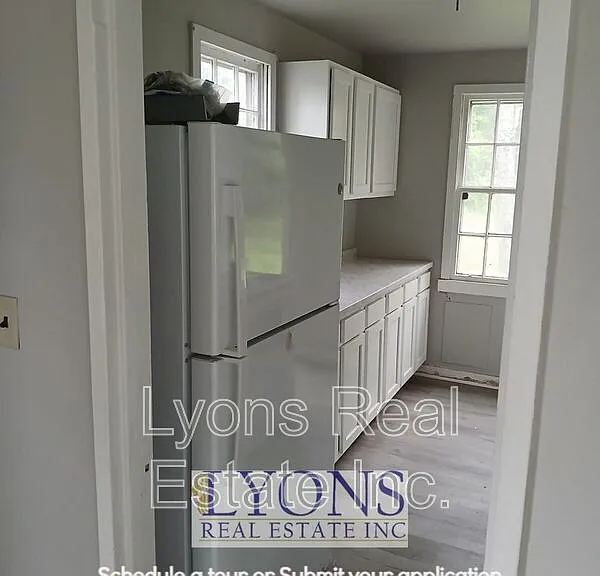 1706 Clover Dr — Photo 4