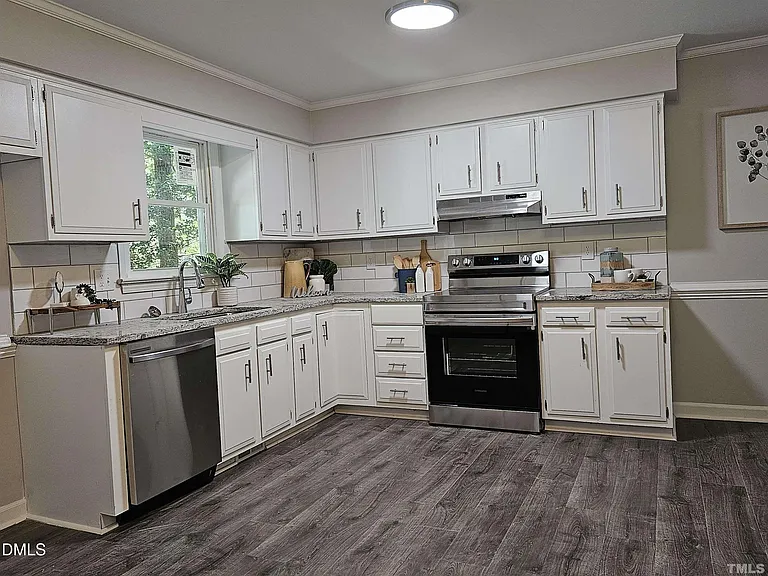 5906 Applewood Ln — Photo 3