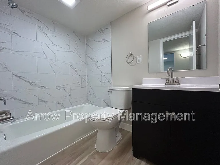 2119 Arbor St #208 — Photo 5