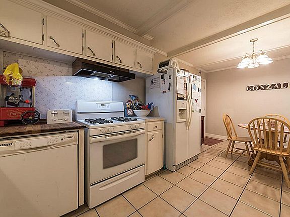 3rd image of 2918 Tyler Ave