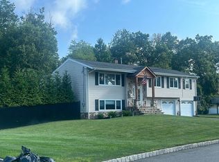 18 Birchtree Dr, Fairfield, NJ 07004