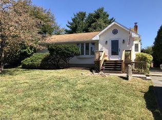 37 Carol Dr, Succasunna, NJ 07876