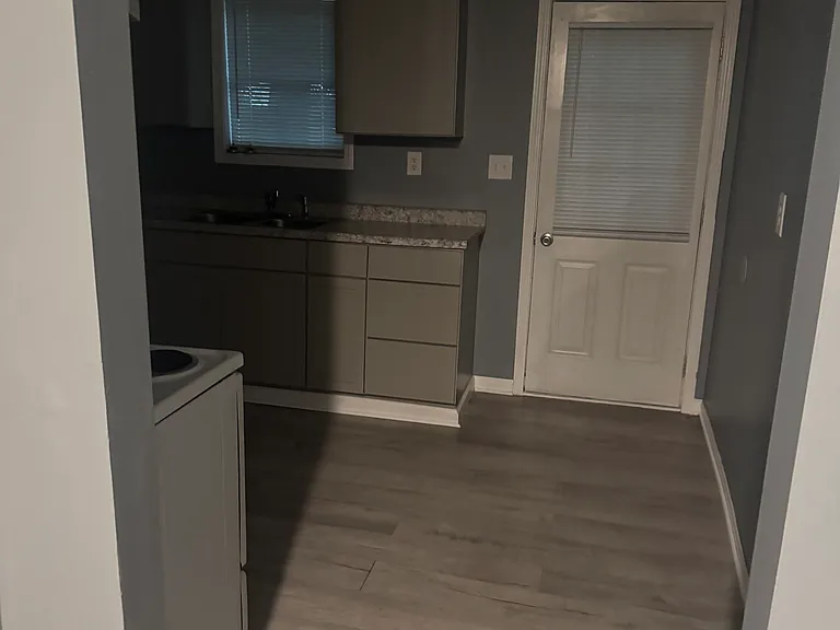 2425 Cedar St — Photo 8