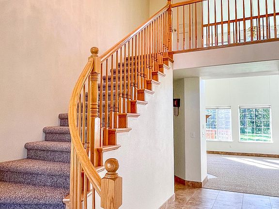 3rd image of 3140 E Wanamingo Dr