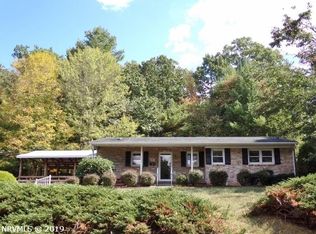 1503 Robinhood Dr, Pearisburg, VA 24134