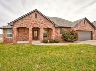 7042 Cherokee Lndg, Warr Acres, OK 73132
