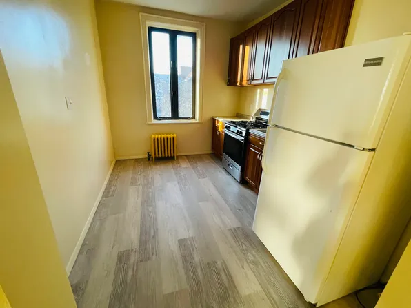 7525 15th Avenue image 3 of 14