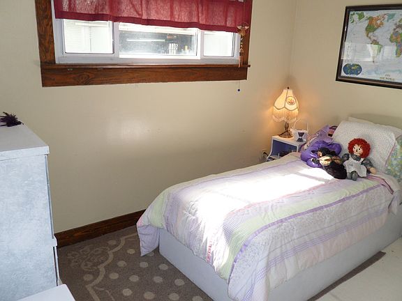 3rd image of 1651 Meriline Ave