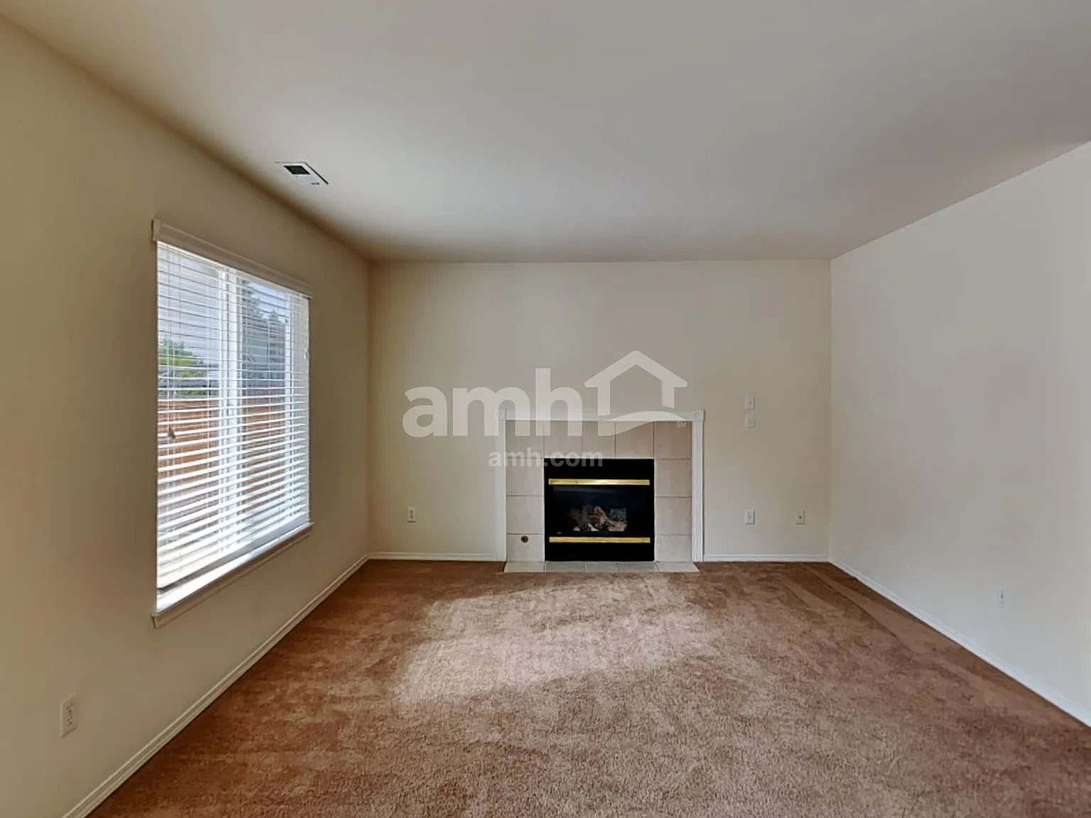 3 bed, 2.5 bath, 1964 sqft, $3,180 — Photo 4