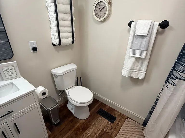 2108 Veterans Dr — Photo 18