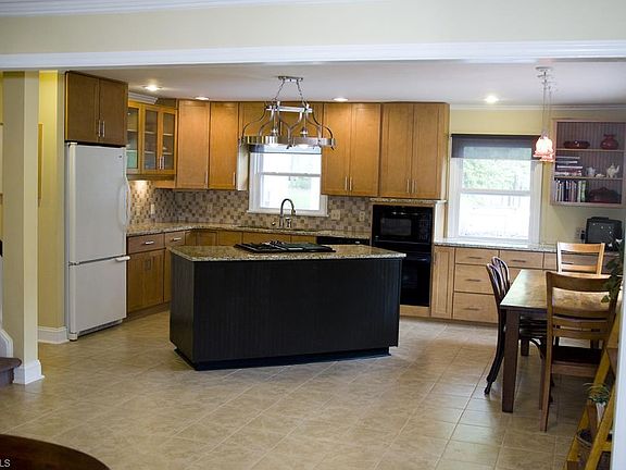 3rd image of 4307 Belvoir Dr