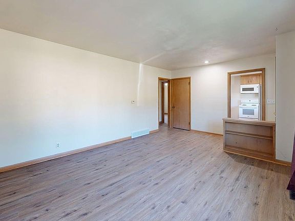 3rd image of 713 Stanton Ave