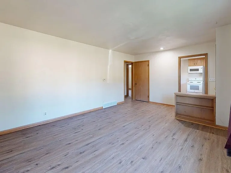 713 Stanton Ave — Photo 3