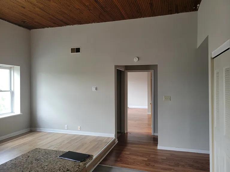 131 E Philadelphia Ave — Photo 3
