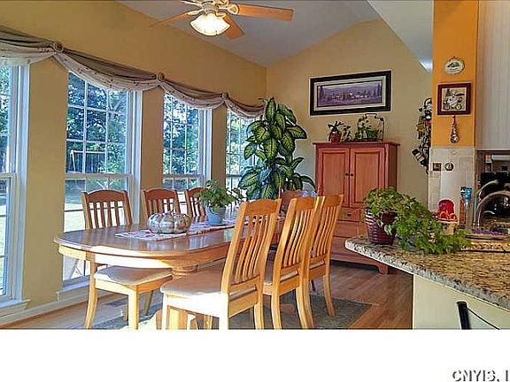 4th image of 127 Golden Meadows Way