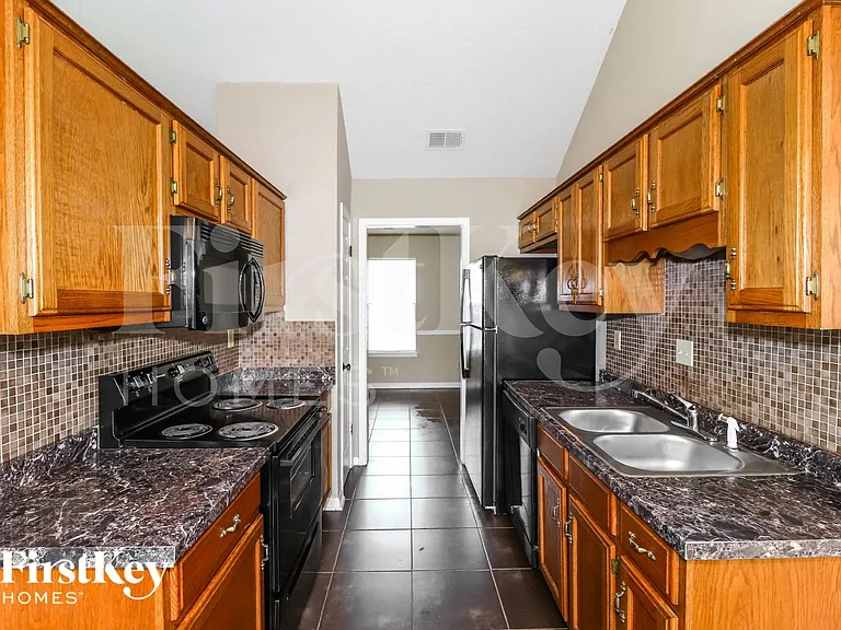 5672 Riverhead Ave — Photo 8