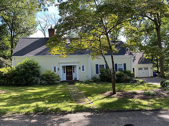 5th image of 1303 Oak Dr