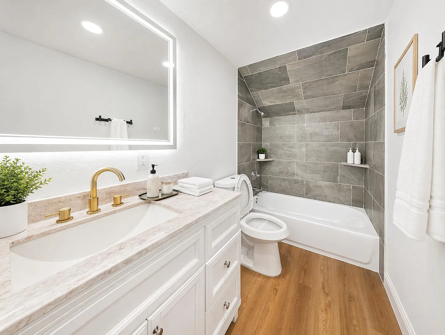 4 bed, 2.5 bath, 2373 sqft, $884 — Photo 2